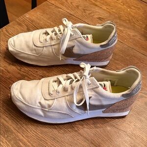 Nike Daybreak Men's Beige / White Athletic Sneakers with Cork Accents